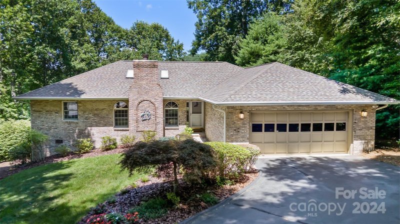 Property image 2 at 1310 Mountain Meadow Drive, Hendersonville, NC 28739