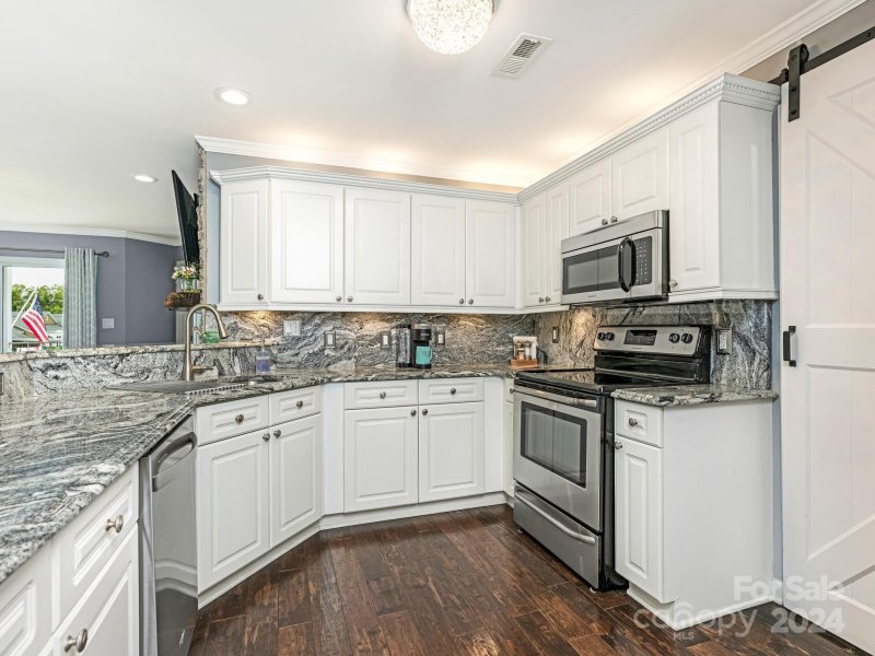 Property image 3 at 18625 Harborside Drive, Cornelius, NC 28031