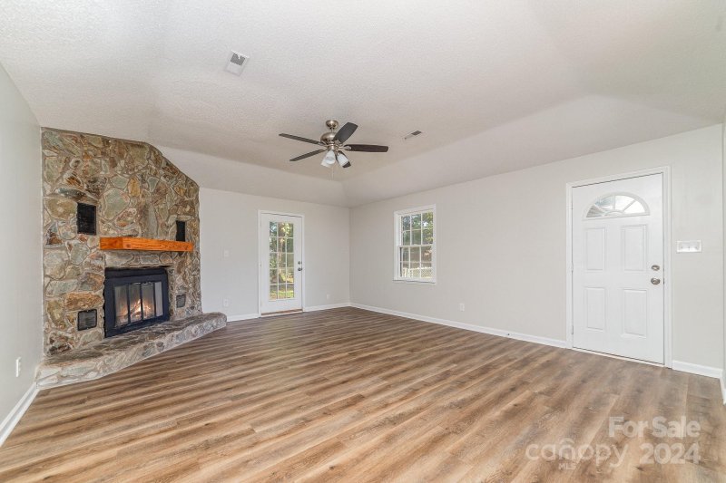 Property image 2 at 708 Hickory Court, Gastonia, NC 28056