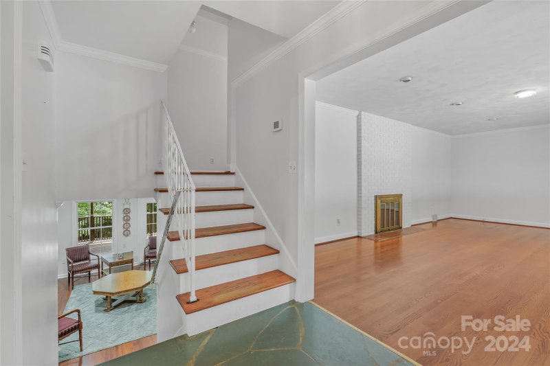 Property image 2 at 34 Westridge Drive, Asheville, NC 28803