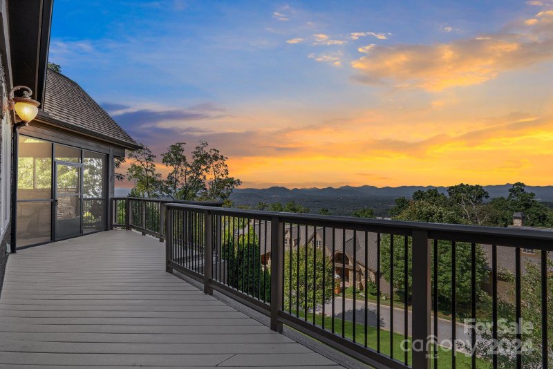 11 Point Bluff Drive