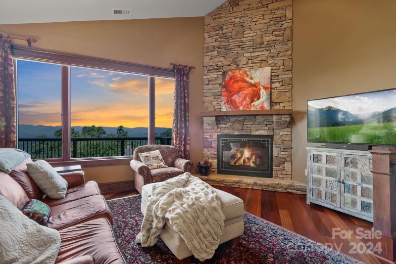 Property image 3 at 11 Point Bluff Drive, Asheville, NC 28804