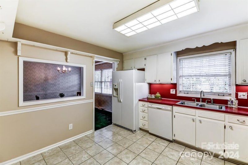 Property image 4 at 919 Tally Ho Court, Charlotte, NC 28212