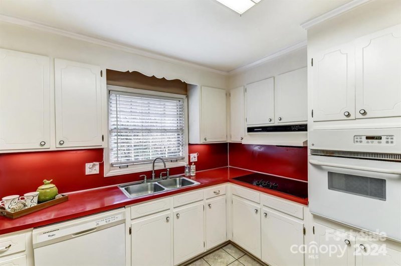 Property image 5 at 919 Tally Ho Court, Charlotte, NC 28212