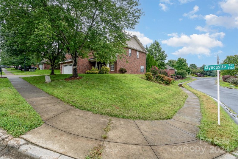 Property image 2 at 2548 Glyncastle Way, Gastonia, NC 28056