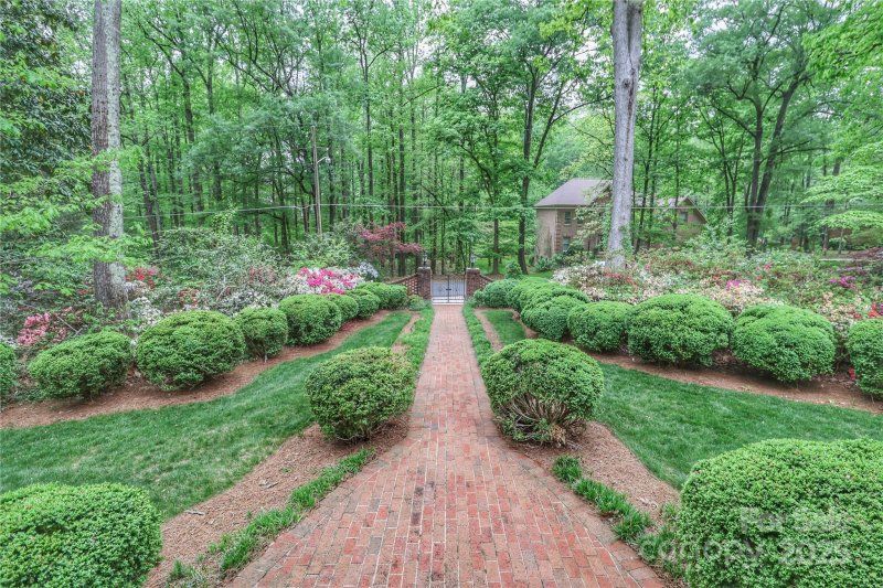 Property image 2 of 715 Saint Cloud Drive in Shannon Acres, Statesville, NC 28625