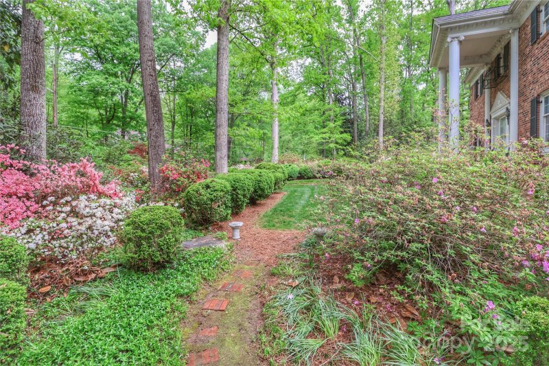 Property image 3 of 715 Saint Cloud Drive in Shannon Acres, Statesville, NC 28625
