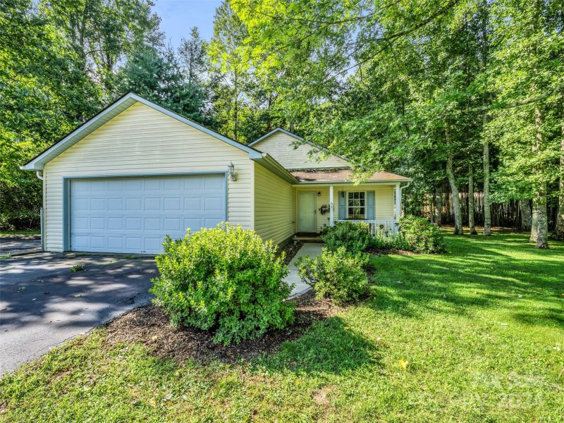 Property image 3 at 61 Simmons Drive, East Flat Rock, NC 28726