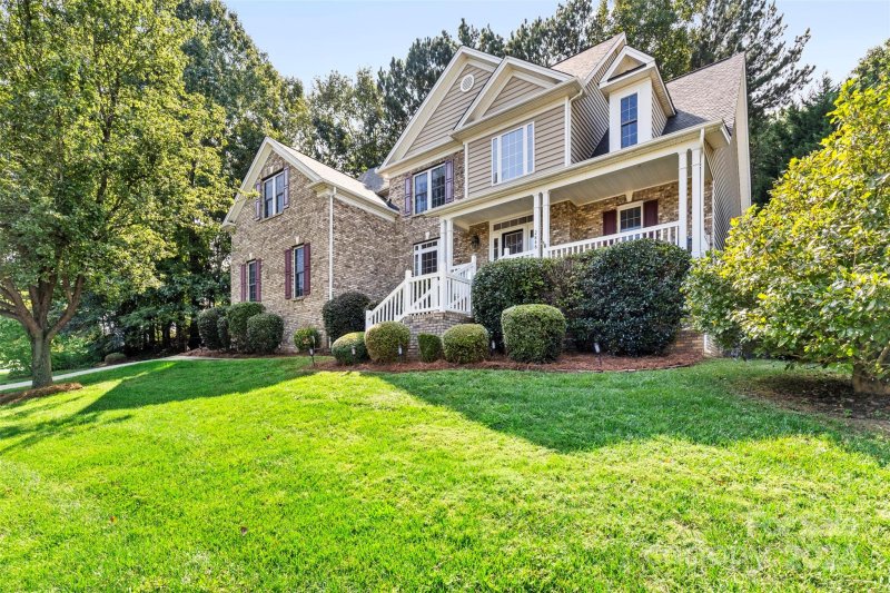 Property image 2 at 2848 Mt Isle Harbor Drive, Charlotte, NC 28214