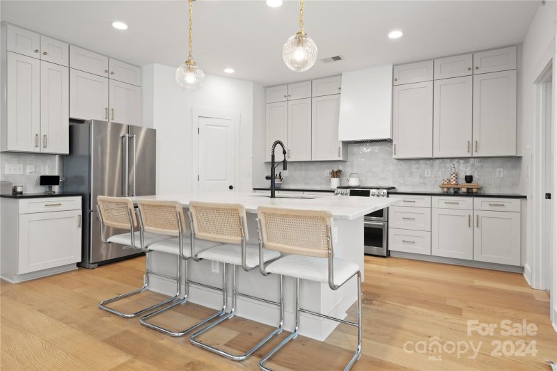 Property image 3 at 2439 Double Oaks Road, Charlotte, NC 28206