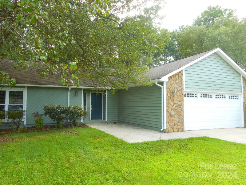 Property image 2 at 11246 Peppertree Lane, Charlotte, NC 28277