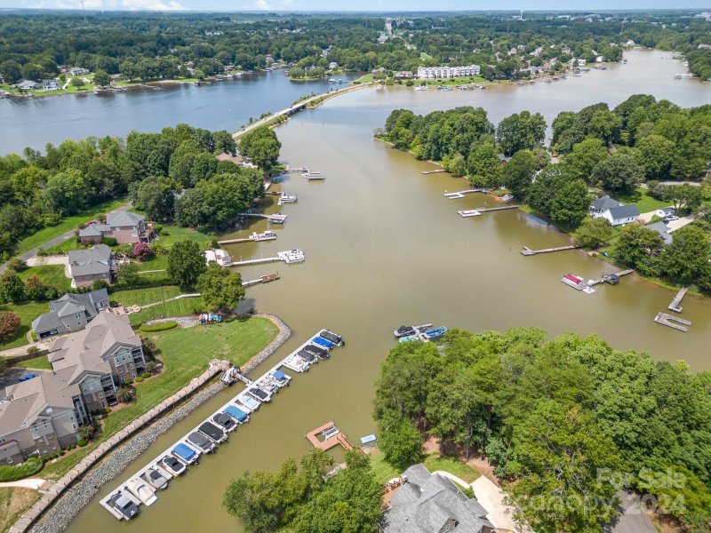 Property image 2 at 104 Pier 33 Drive, Mooresville, NC 28117