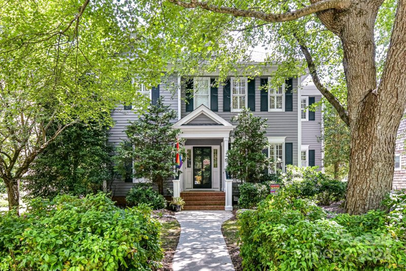 118 N Lynbrook Drive