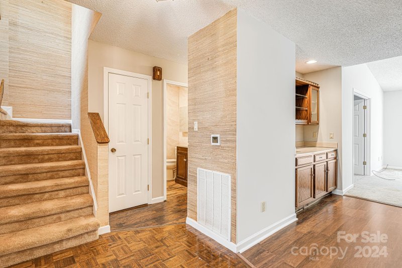 Property image 3 at 122 Deerlake Drive, Asheville, NC 28803