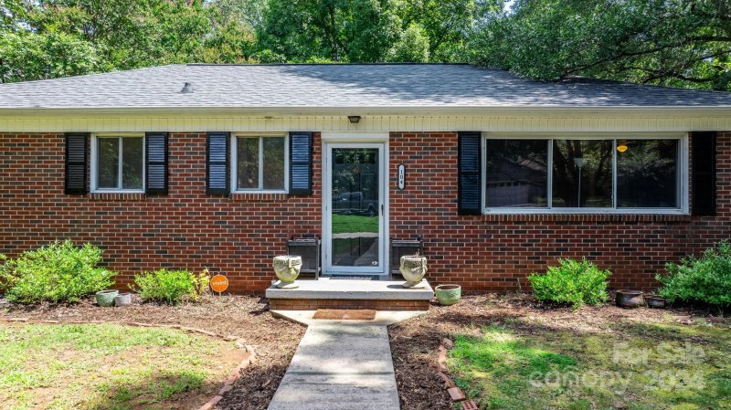 Property image 3 at 104 30th Avenue, Hickory, NC 28601