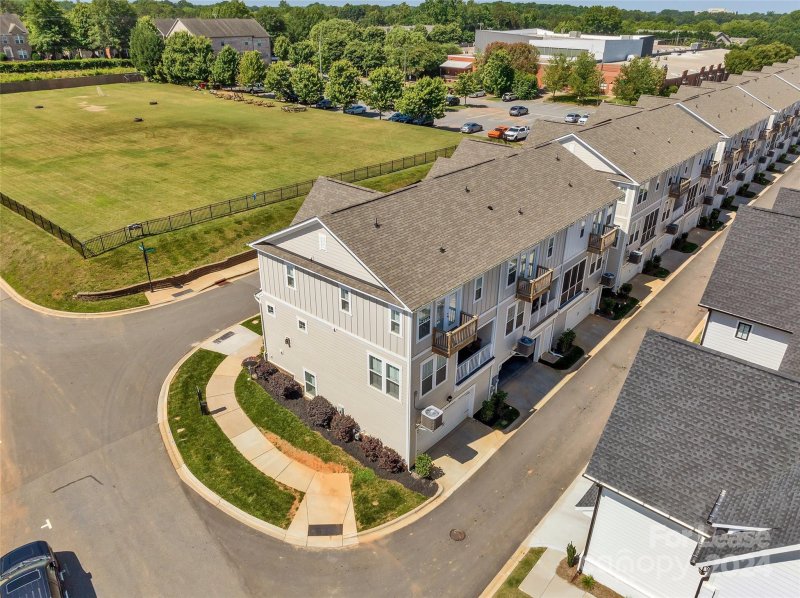 Property image 2 at 506 Amalfi Drive, Davidson, NC 28036