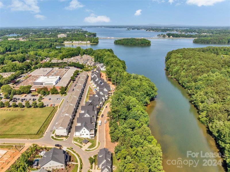 Property image 3 at 506 Amalfi Drive, Davidson, NC 28036