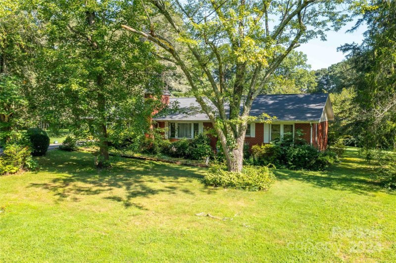 Property image 4 at 3156 Charlyne Drive, Hendersonville, NC 28792