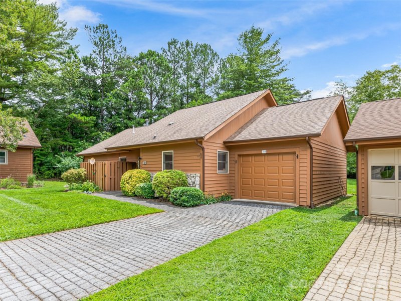 Property image 2 at 20 B Foxglove Court, Asheville, NC 28805