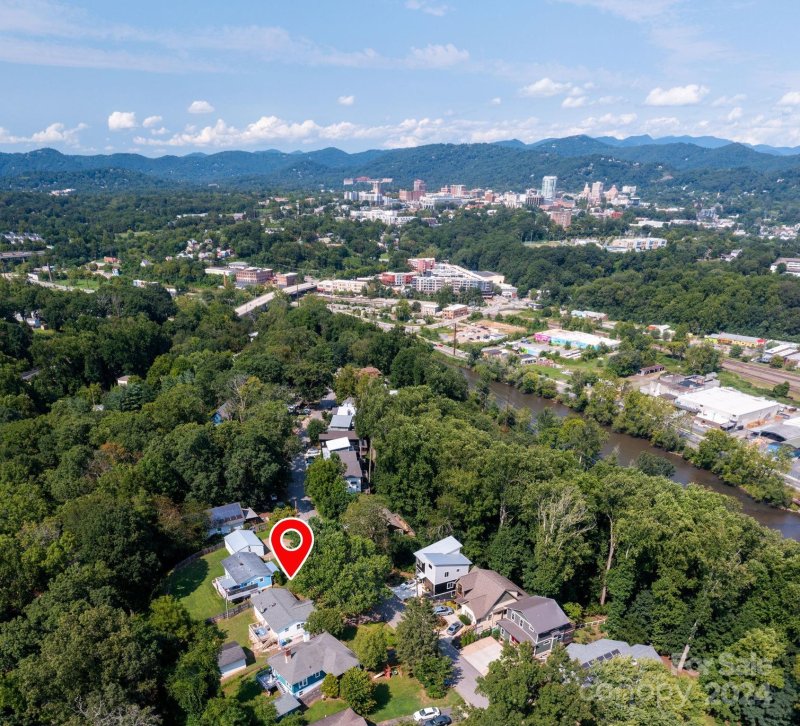 Property image 4 at 141 Riverview Drive, Asheville, NC 28806
