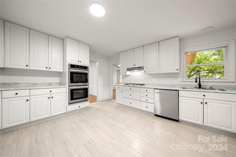 Property image 2 at 5020 Coronado Drive, Charlotte, NC 28212