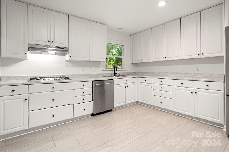 Property image 3 at 5020 Coronado Drive, Charlotte, NC 28212