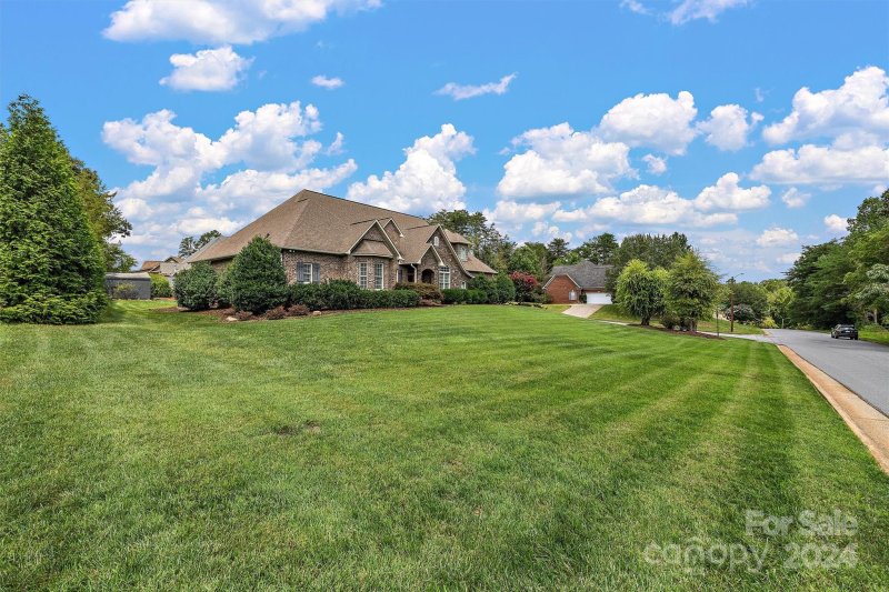 Property image 2 at 4046 Tanglewood Lane, Hickory, NC 28601