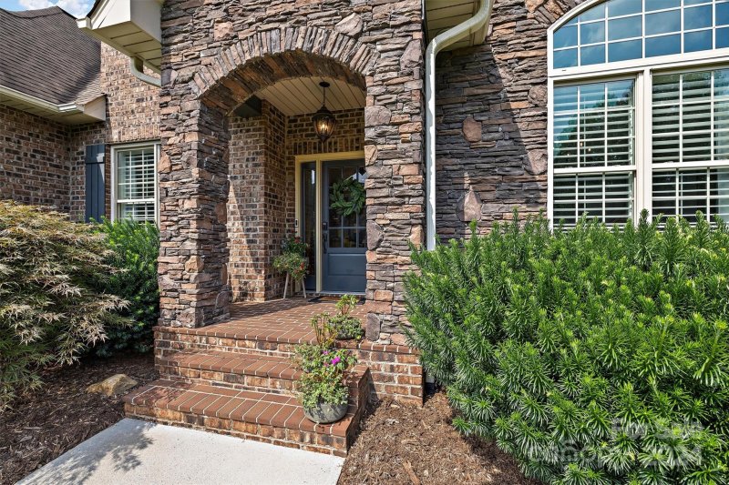 Property image 4 at 4046 Tanglewood Lane, Hickory, NC 28601