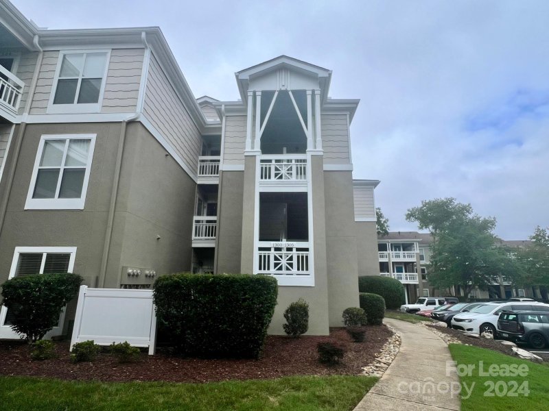 Property image 2 at 1301 Torrence Circle, Davidson, NC 28036