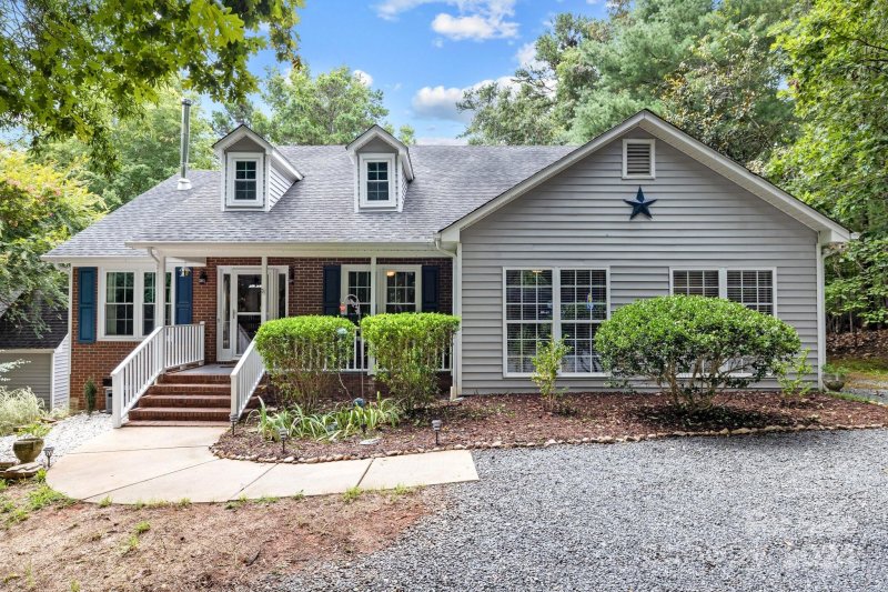 Property image 2 at 6915 Live Oaks Lane, Waxhaw, NC 28173