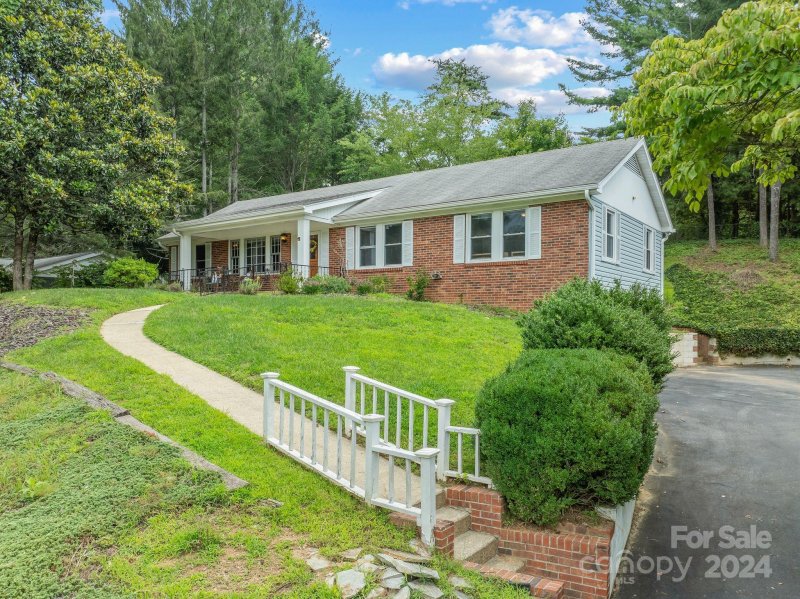 Property image 2 at 119 Woodland Hills Road, Asheville, NC 28804