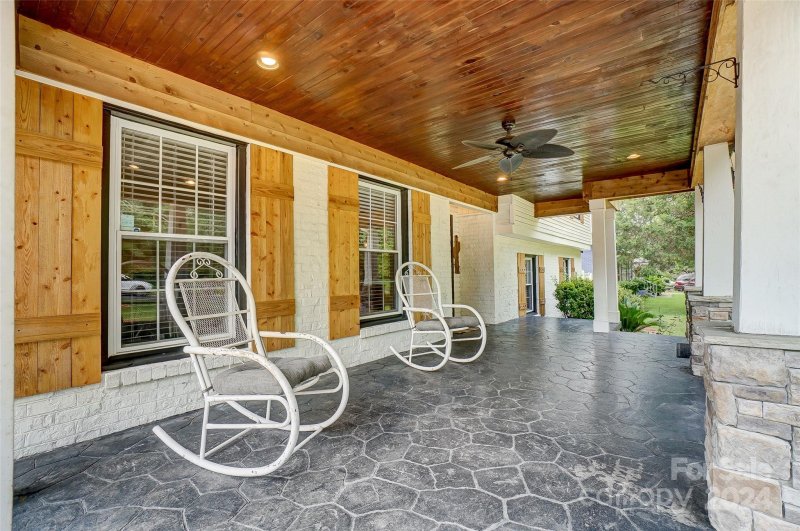 Property image 4 at 5411 Hollirose Drive, Charlotte, NC 28227