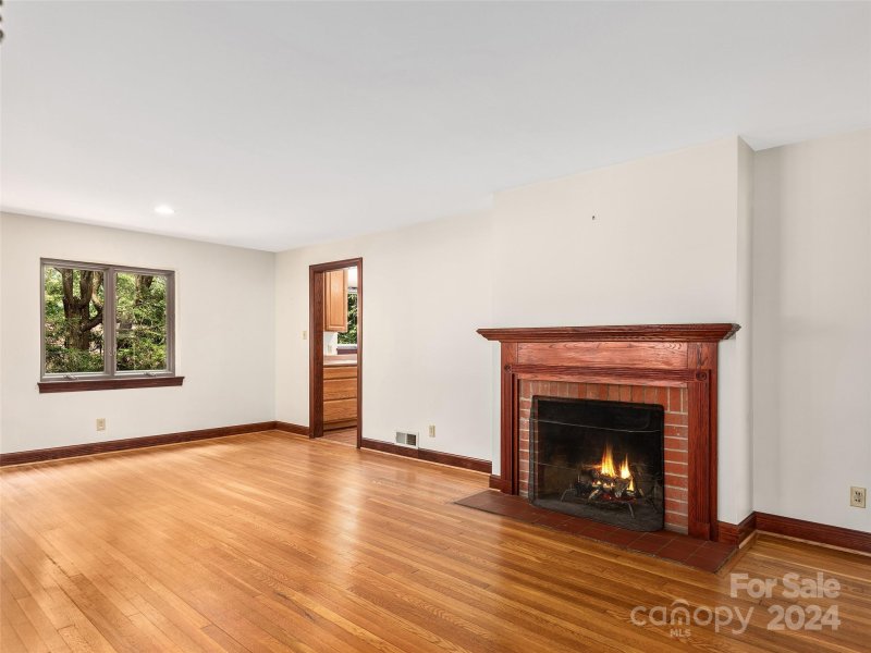 Property image 4 at 4 Red Oak Road, Asheville, NC 28804