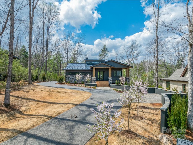 Property image 2 of 140 Upperfell Court in Ramble Biltmore Forest, Asheville, NC 28803