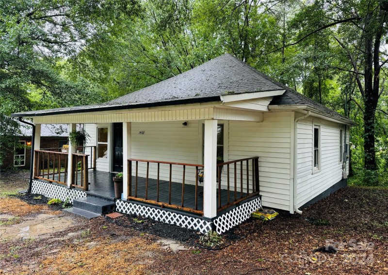 Property image 3 at 1407 W Mauney Avenue, Gastonia, NC 28052