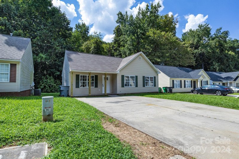 Property image 2 at 2227 Blue Hampton Lane, Charlotte, NC 28213