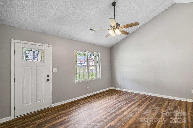 Property image 4 at 2227 Blue Hampton Lane, Charlotte, NC 28213