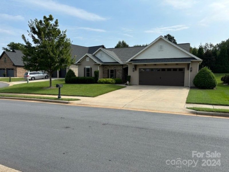 Property image 2 at 4276 Holly Circle, Conover, NC 28613