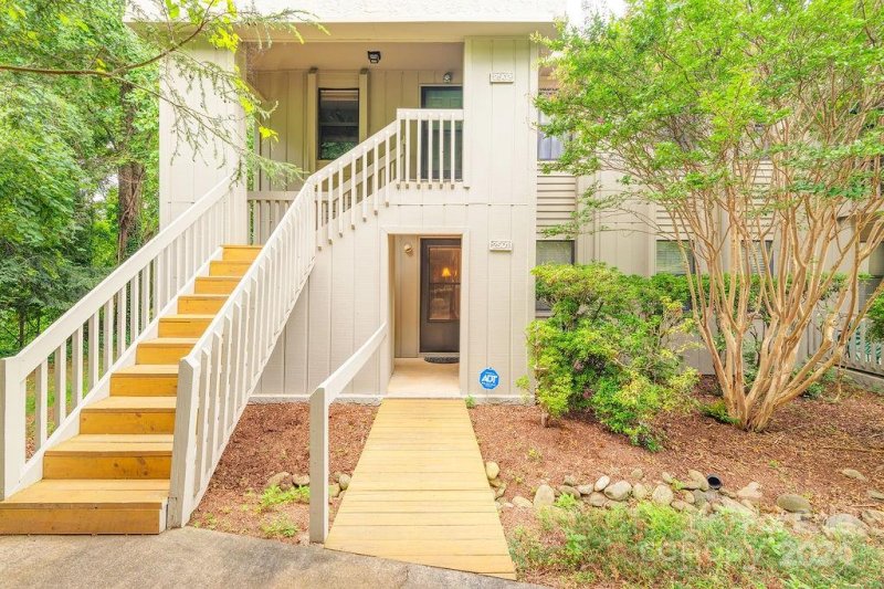 Property image 3 at 2501 Vineyard Boulevard, Asheville, NC 28805