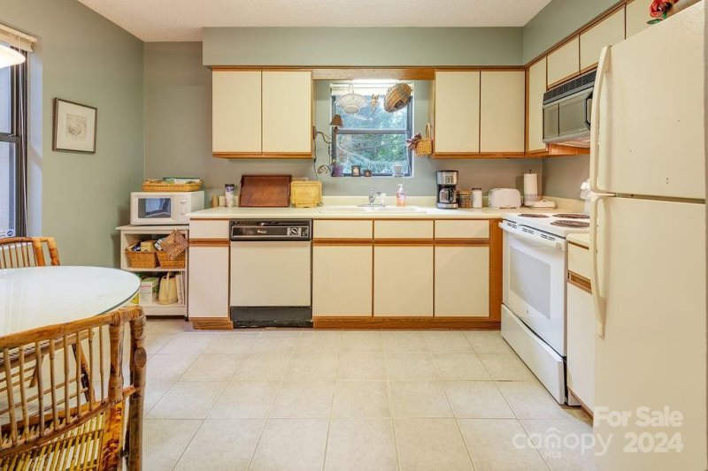 Property image 5 at 2501 Vineyard Boulevard, Asheville, NC 28805