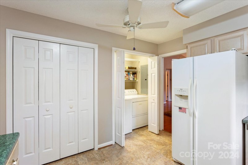 Property image 3 at 203 Willow Oak Lane, Hendersonville, NC 28791