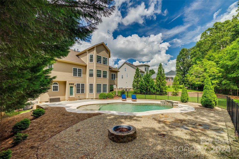 9163 Drayton Lane