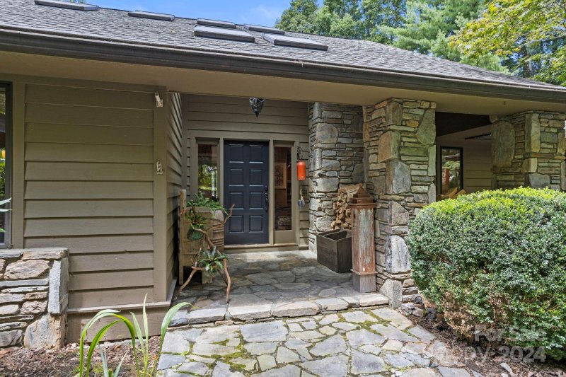 Property image 4 at 111 Poplar Loop Drive, Flat Rock, NC 28731