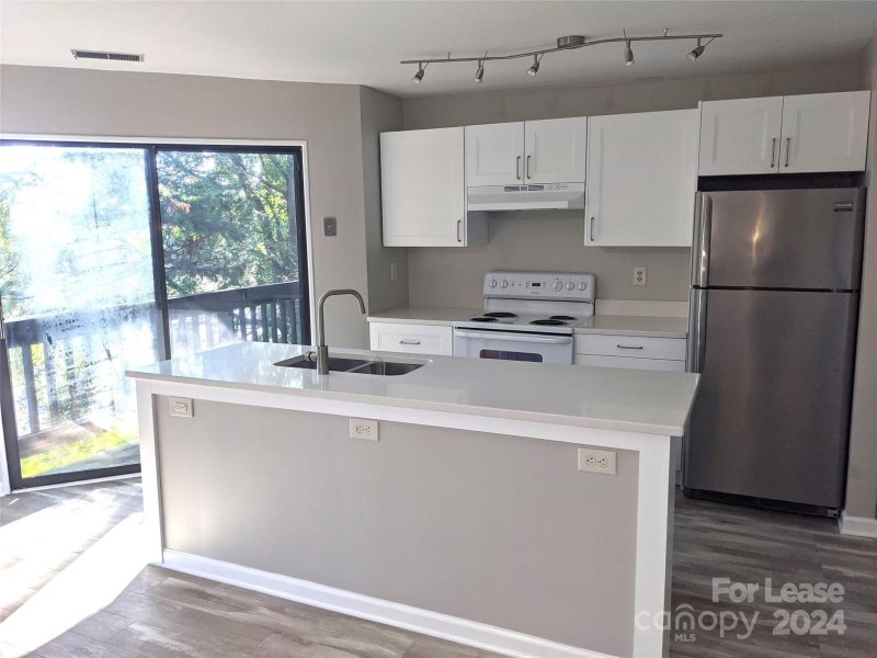 Property image 3 at 8125 Cedar Glen Drive, Charlotte, NC 28212