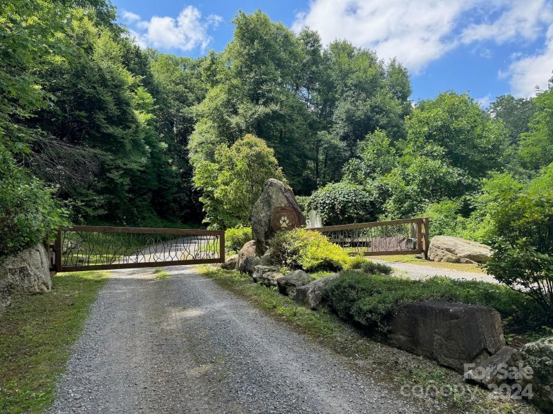 Property image 2 of 35 Flying Hawk Way in Wolf Creek Ranch, Clyde, NC 28721