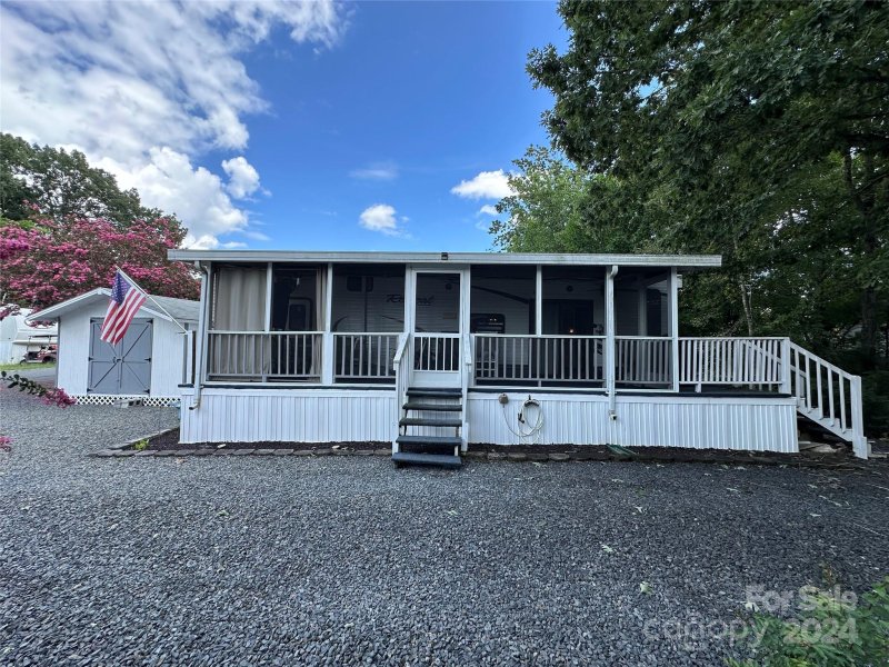 Property image 2 of 113 Hummingbird Circle in Badin Shores Resort, New London, NC 28127