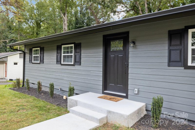 Property image 3 at 5201 Queen Anne Road, Charlotte, NC 28217