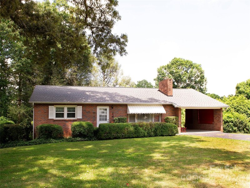 Property image 3 at 3202 Magnolia Drive, Hendersonville, NC 28792