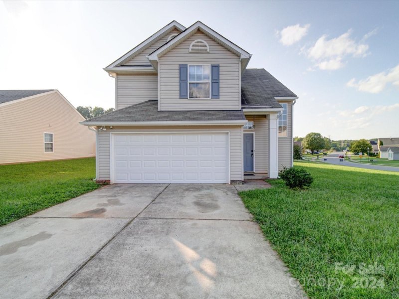 Property image 2 at 735 Almora Drive, Charlotte, NC 28216