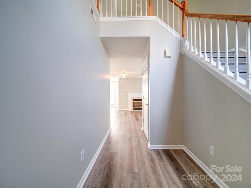 Property image 5 at 735 Almora Drive, Charlotte, NC 28216